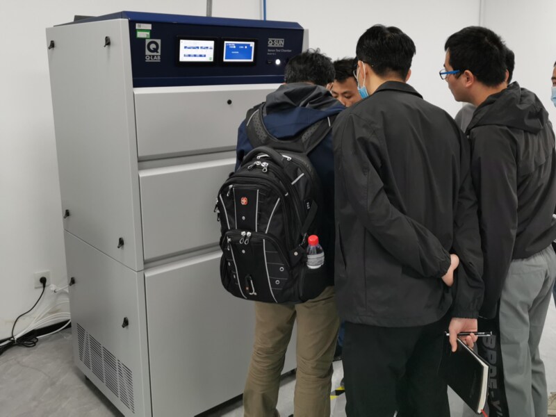 塑料塑膠氙燈老化試驗機(jī)客戶現(xiàn)場安裝圖3